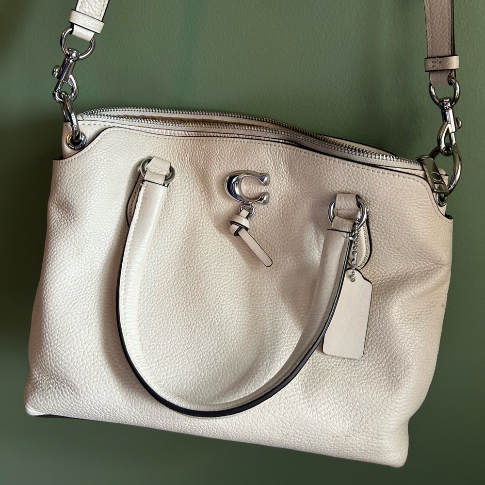 2024 white leather coach shoulder bag with 30 inch shoulder strap 3 compartment